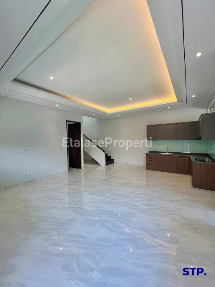 Foto properti Rumah Baru Modern Minimalis Di Manyar Indah Tipe Hoek 5