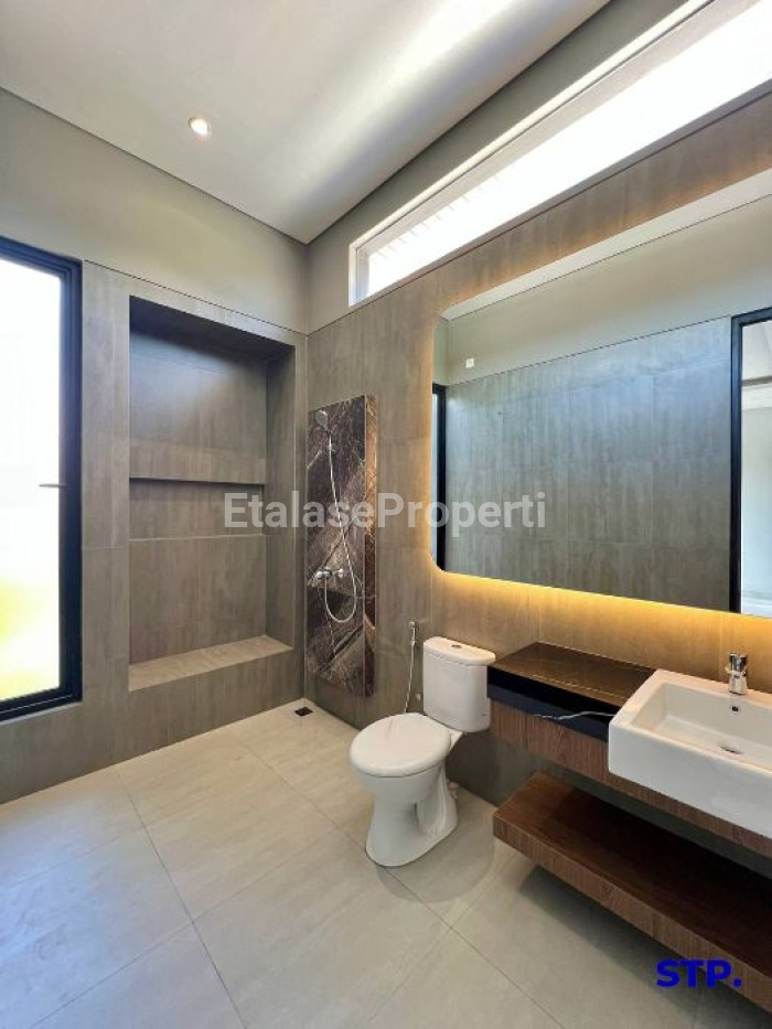 Foto properti Rumah Baru Modern Minimalis Di Manyar Indah Tipe Hoek 10