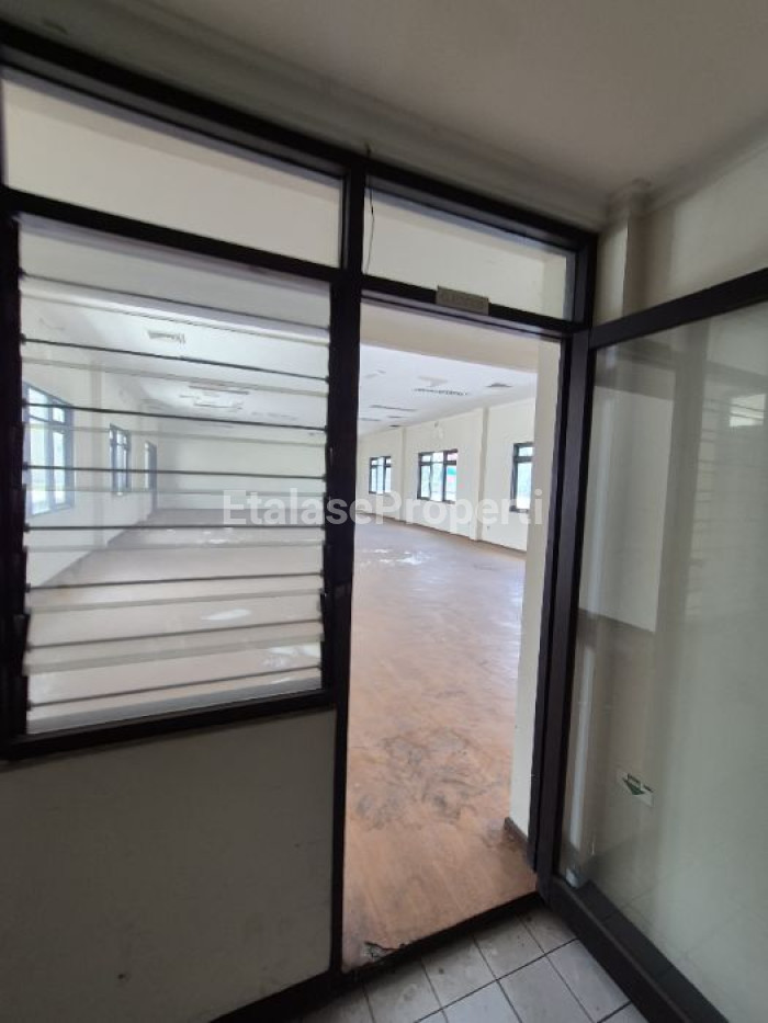 Foto properti FOR RENT GEDUNG KOMERSIAL MAYJEND SUNGKONO Nol Jalan Raya Protokol 3