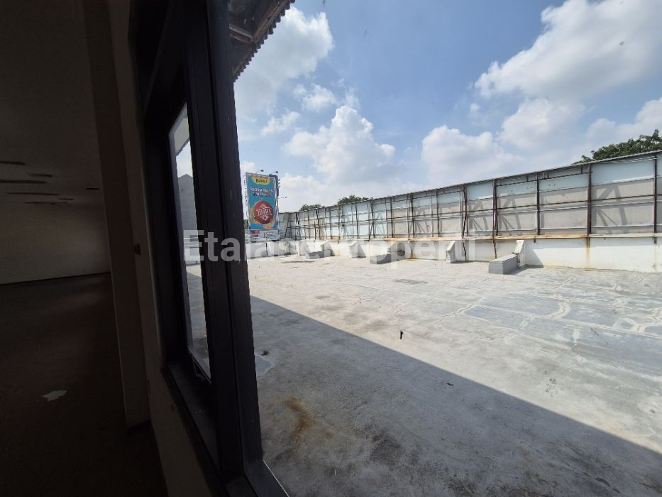 Foto properti FOR RENT GEDUNG KOMERSIAL MAYJEND SUNGKONO Nol Jalan Raya Protokol 4