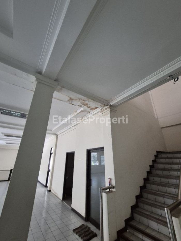 Foto properti FOR RENT GEDUNG KOMERSIAL MAYJEND SUNGKONO Nol Jalan Raya Protokol 5