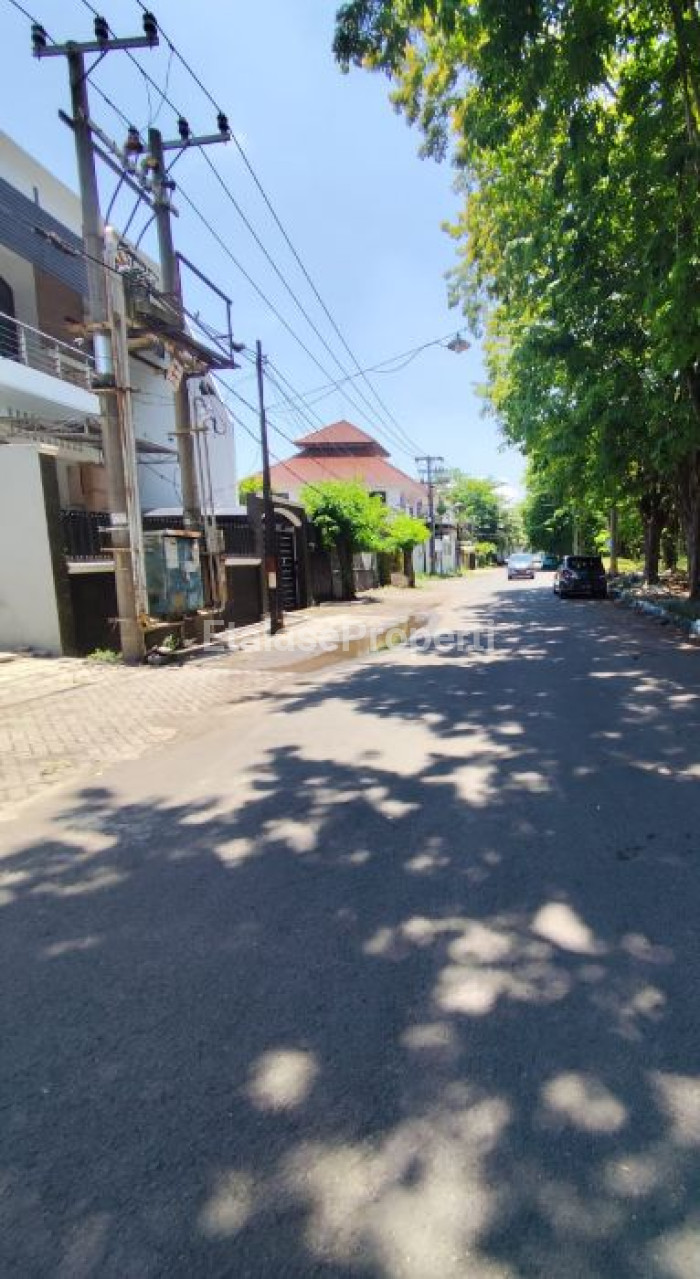 Foto properti Jual Ruko Baru Manyar Jaya 1