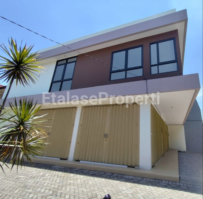 Foto properti Jual Ruko Baru Manyar Jaya 2