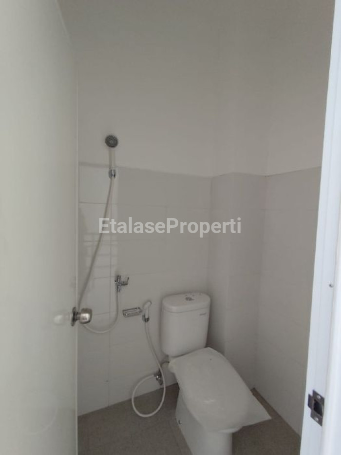 Foto properti Jual Ruko Baru Manyar Jaya 1