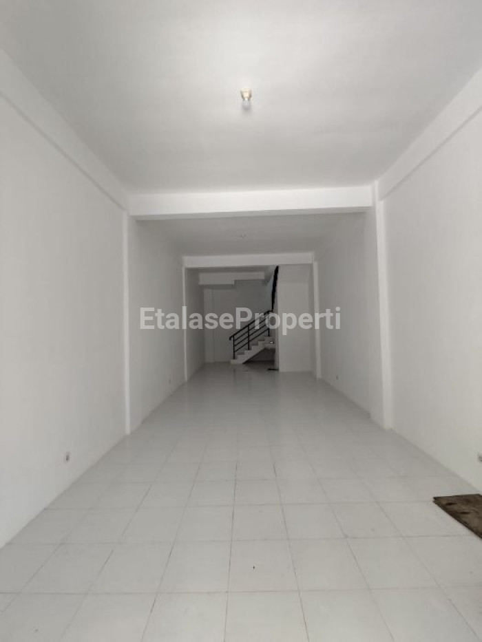 Foto properti Jual Ruko Baru Manyar Jaya 2