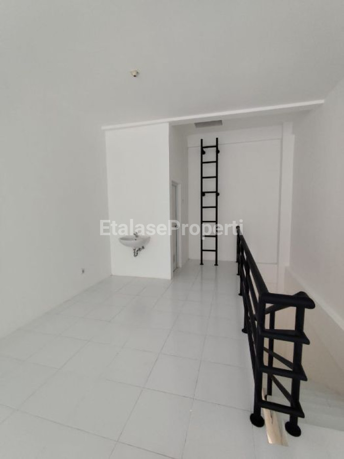 Foto properti Jual Ruko Baru Manyar Jaya 3