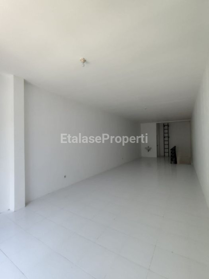 Foto properti Jual Ruko Baru Manyar Jaya 4