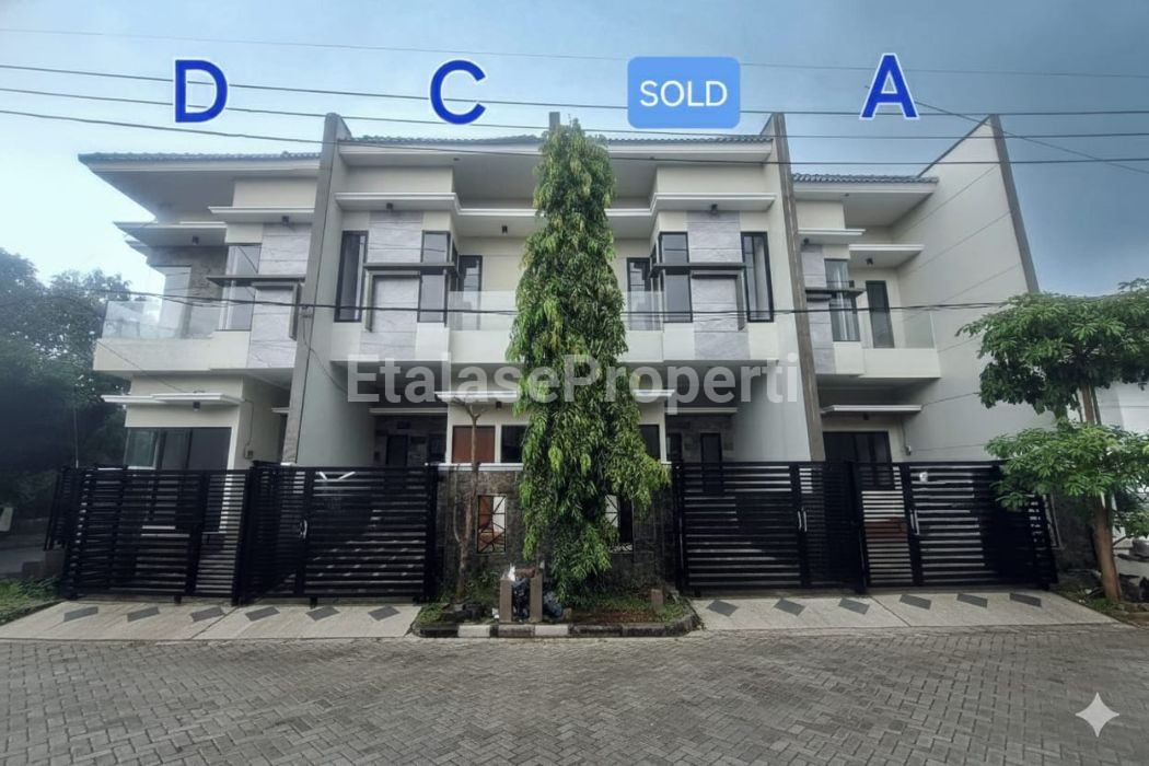 Foto properti *Dijual Rumah Mulyosari Prima Utara* 1
