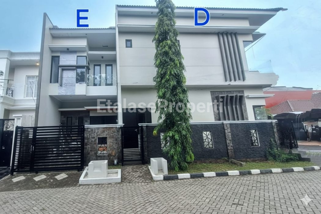Foto properti *Dijual Rumah Mulyosari Prima Utara* 1
