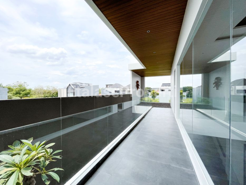 Foto properti *Dijual Rumah Citraland Cluster Somerset* 6