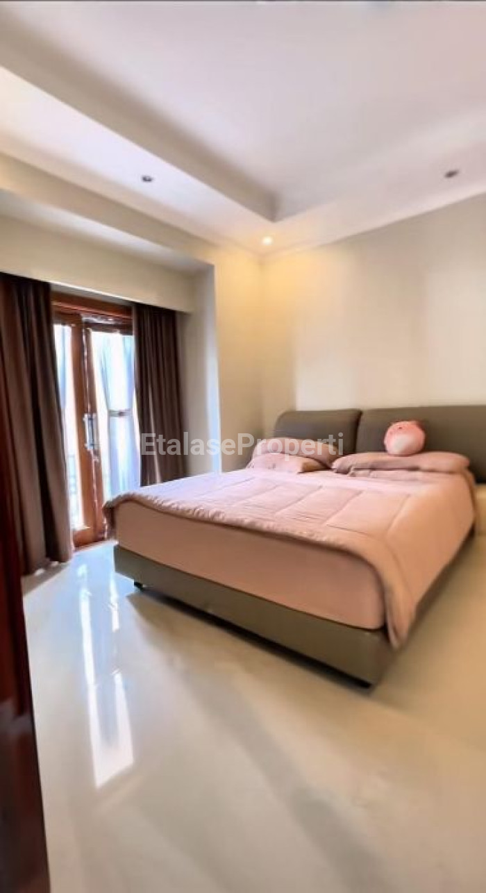 Foto properti Rumah Mewah Pojok Siap Huni Di  Floraya Margorejo 5