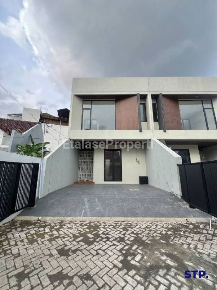 Foto properti Rumah Baru Modern 2 Lantai Di Klampis Semolo Lebar 6 1