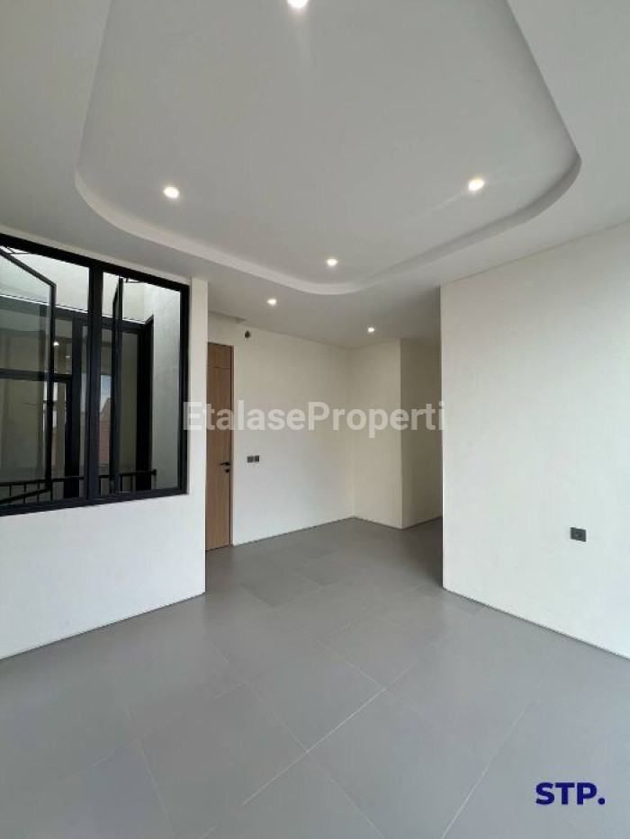 Foto properti Rumah Baru Modern 2 Lantai Di Klampis Semolo Lebar 6 8