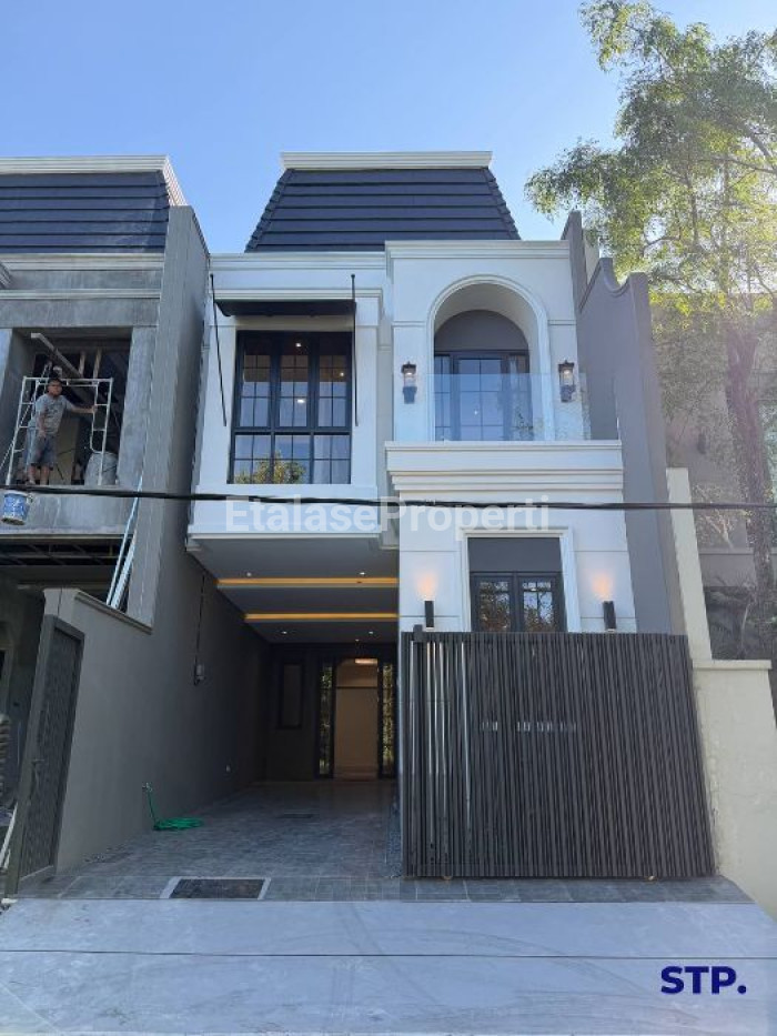 Foto properti 2 Unit, Rumah Baru American - Style Di Perumahan Manyar Indah 1