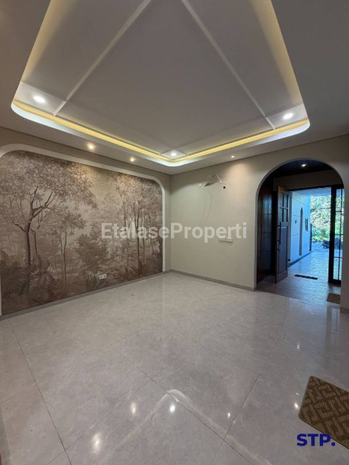 Foto properti 2 Unit, Rumah Baru American - Style Di Perumahan Manyar Indah 4