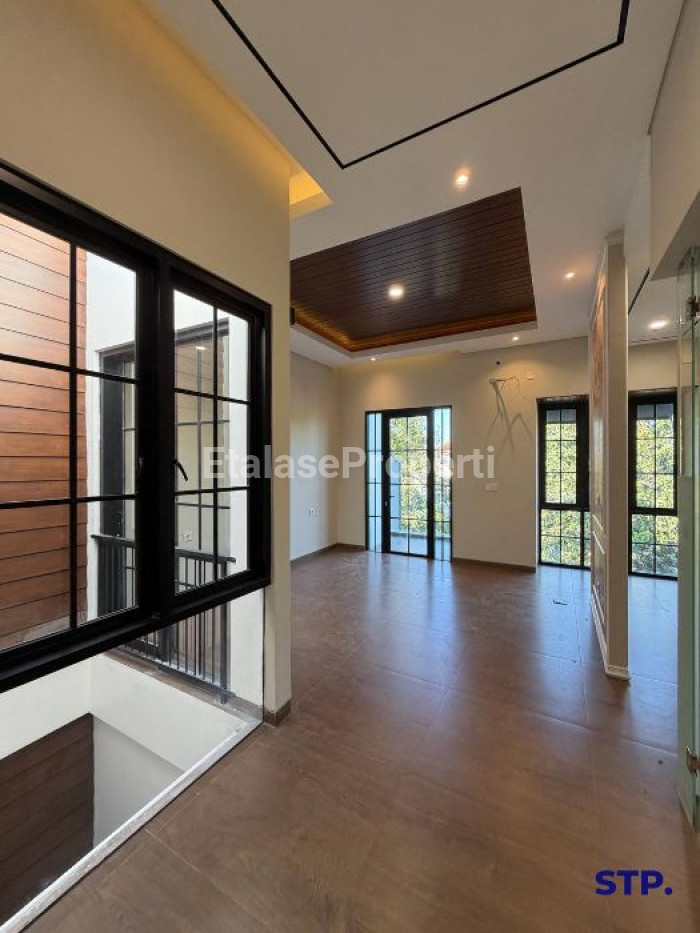 Foto properti 2 Unit, Rumah Baru American - Style Di Perumahan Manyar Indah 8