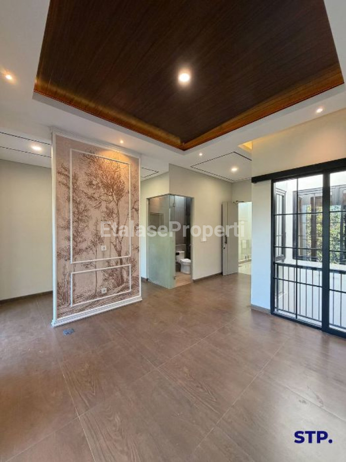 Foto properti 2 Unit, Rumah Baru American - Style Di Perumahan Manyar Indah 9