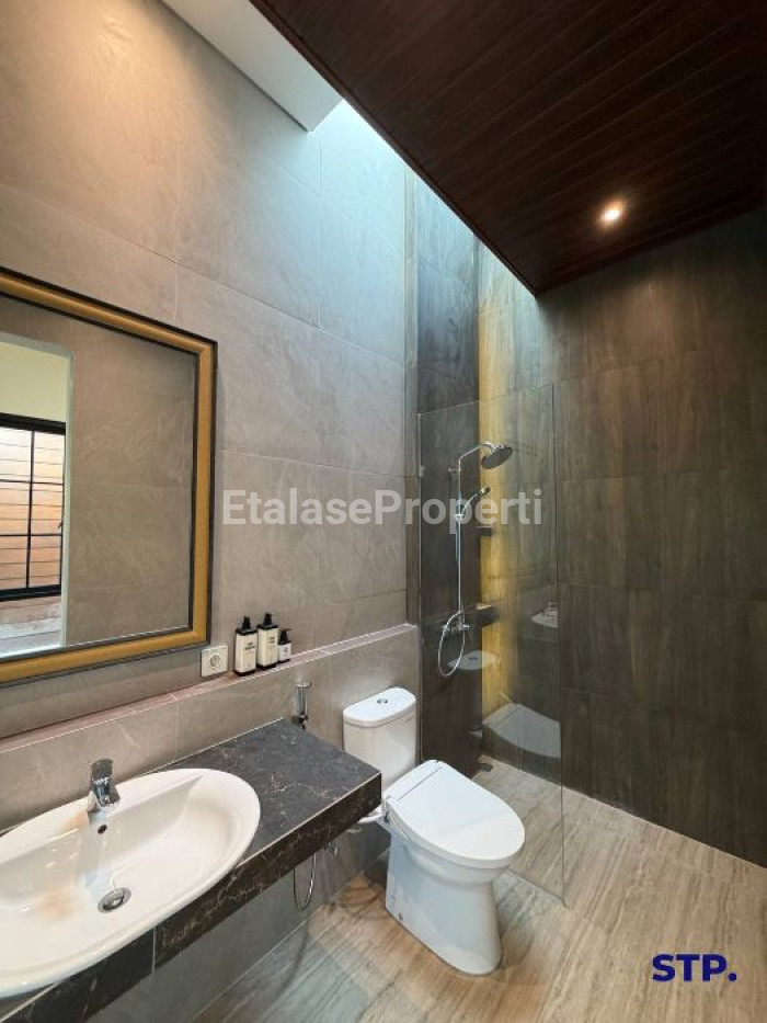 Foto properti 2 Unit, Rumah Baru American - Style Di Perumahan Manyar Indah 10