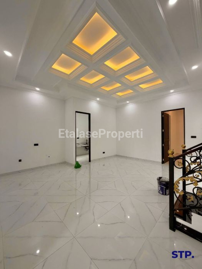 Foto properti Rumah Baru Classic-style Di Babatan Pantai, Kenjeran 3