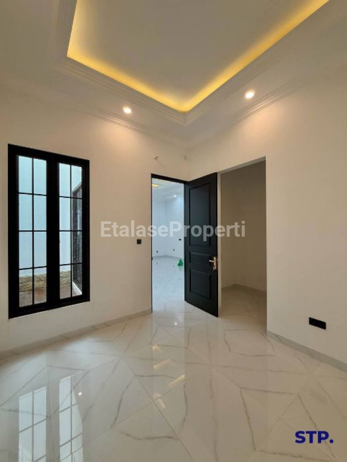 Foto properti Rumah Baru Classic-style Di Babatan Pantai, Kenjeran 6