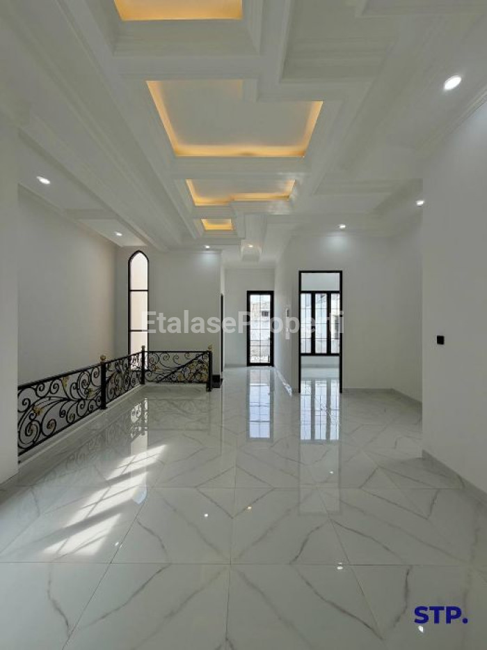 Foto properti Rumah Baru Classic-style Di Babatan Pantai, Kenjeran 8