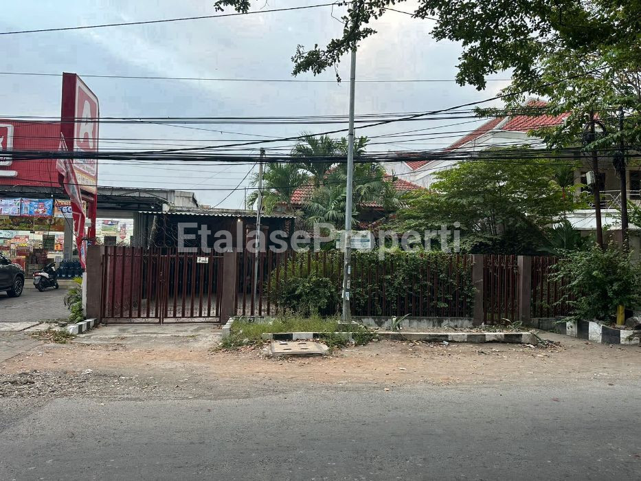 Foto properti *Dijual Rumah Hitung Tanah Nol Jalan Raya Tenggilis Mejoyo* 1
