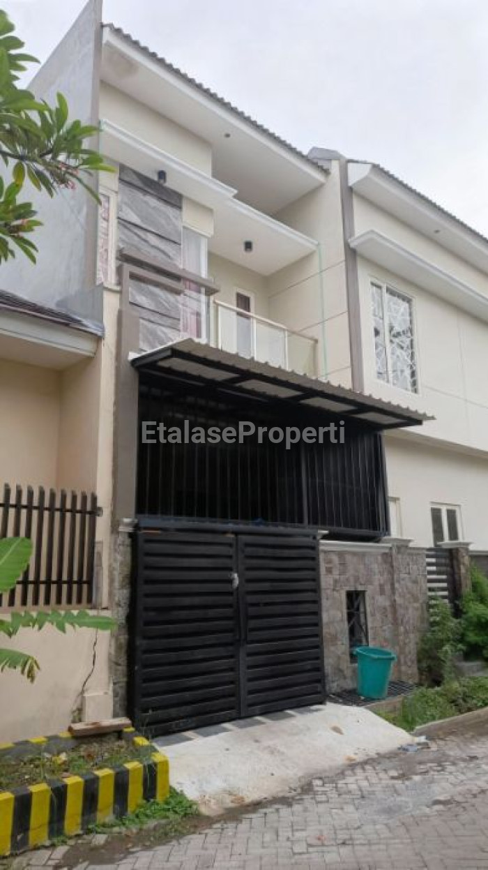 Foto properti *Dijual Rumah Taman Sutorejo Timur* 1