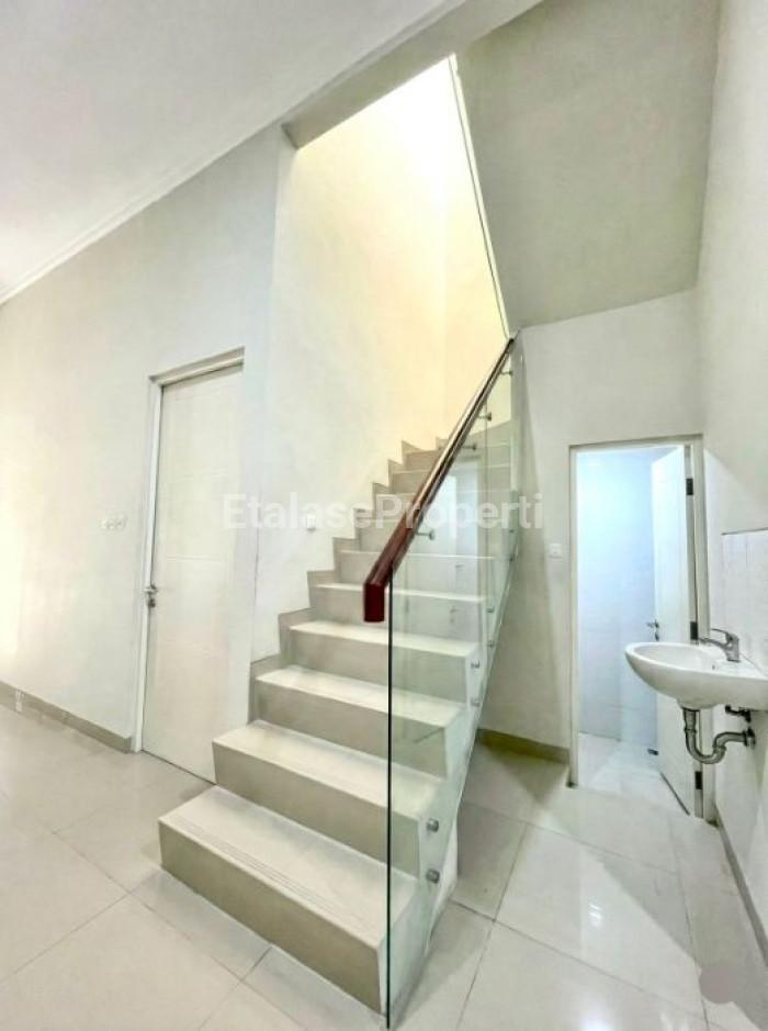 Foto properti *Dijual Rumah Taman Sutorejo Timur* 4