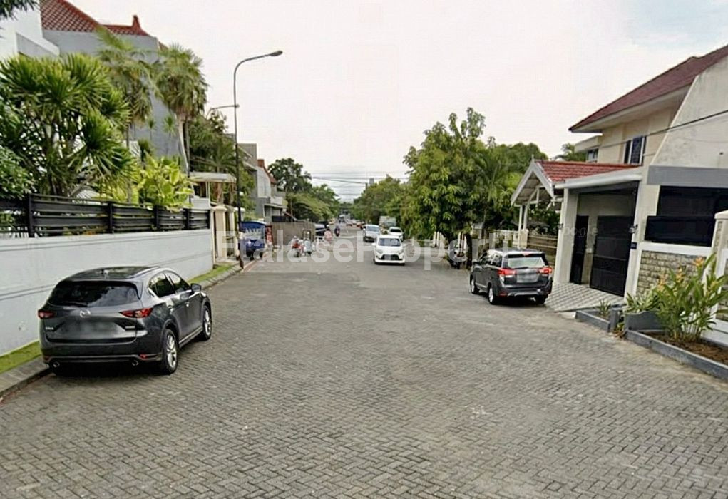 Foto properti *Dijual Rumah Baru Gress Manyar Kertoadi I* 2