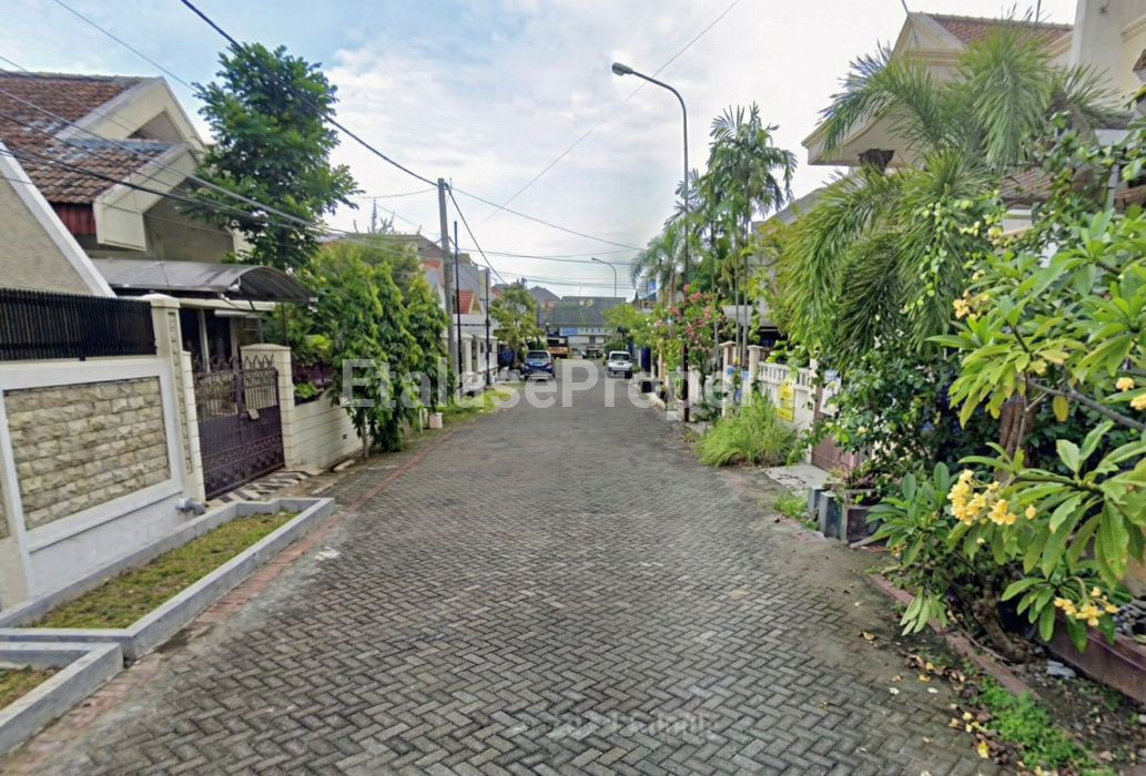 Foto properti *Dijual Rumah Baru Gress Manyar Kertoadi* 2
