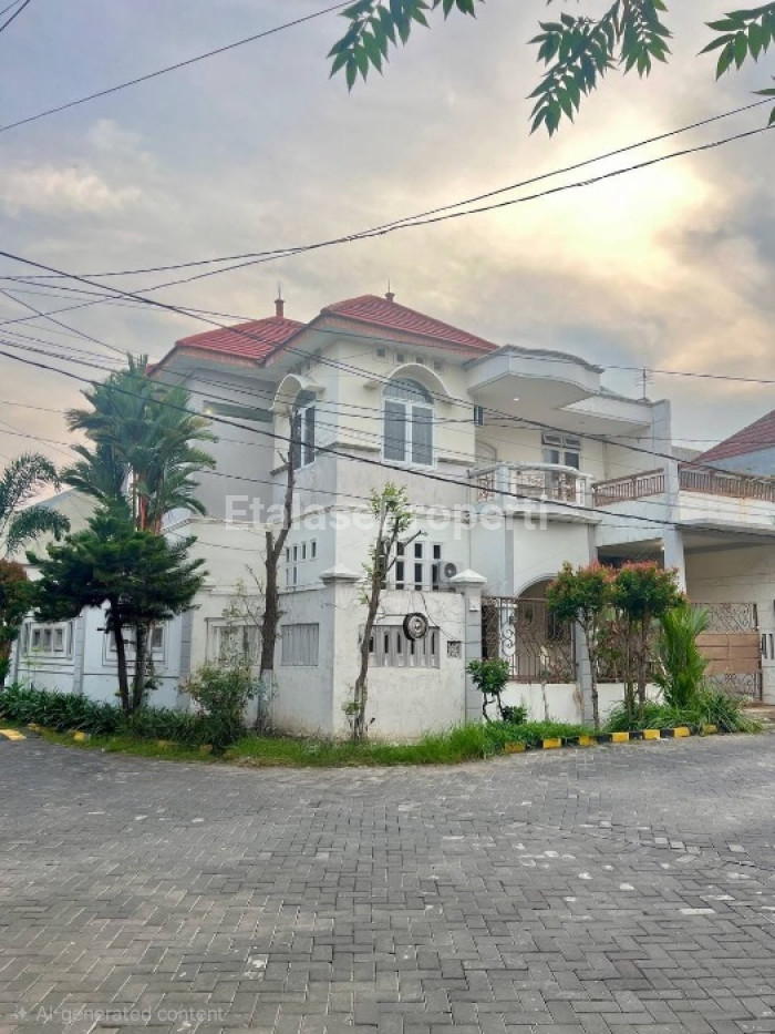 Foto properti Dijual Rumah Classic Siap Huni Di Sutorejo Selatan 1