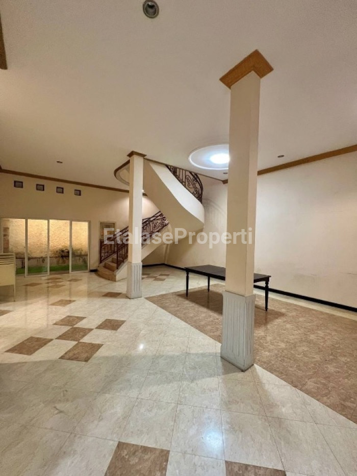 Foto properti Dijual Rumah Classic Siap Huni Di Sutorejo Selatan 5