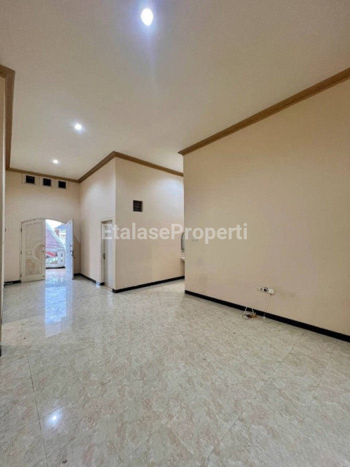 Foto properti Dijual Rumah Classic Siap Huni Di Sutorejo Selatan 6