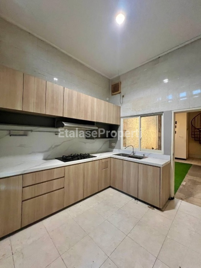 Foto properti Dijual Rumah Classic Siap Huni Di Sutorejo Selatan 7