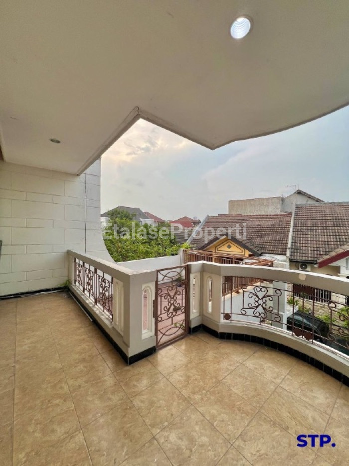 Foto properti Dijual Rumah Classic Siap Huni Di Sutorejo Selatan 10