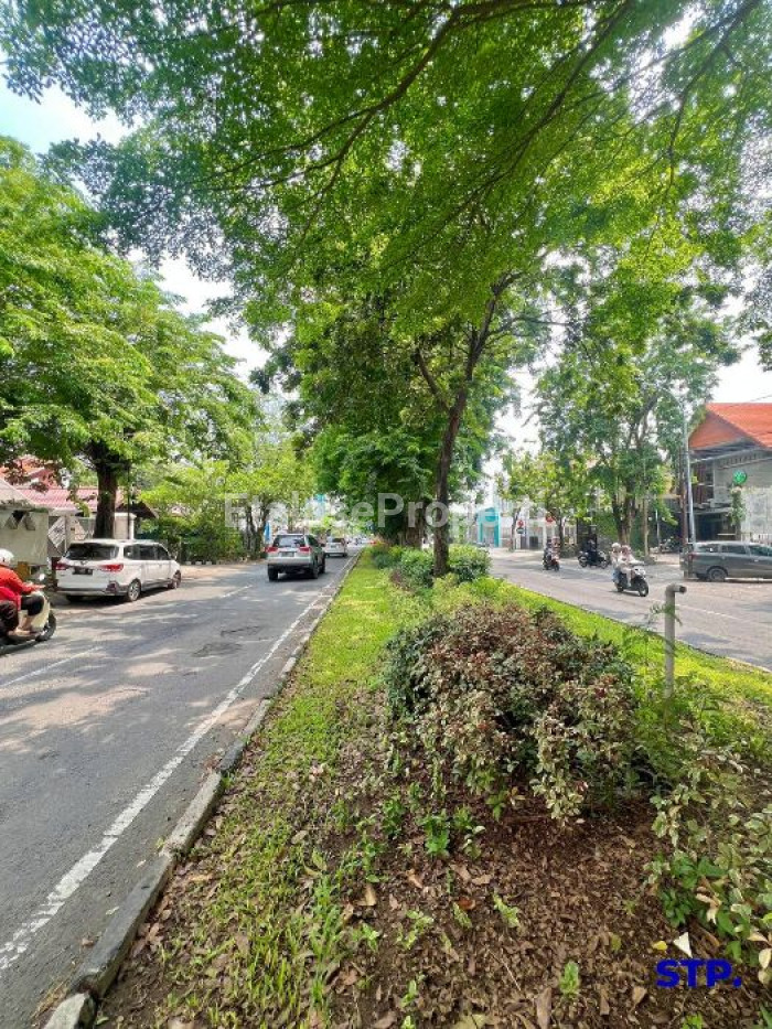 Foto properti Jual Under Market - Rumah Komersil Raya Tenggilis Mejoyo 10