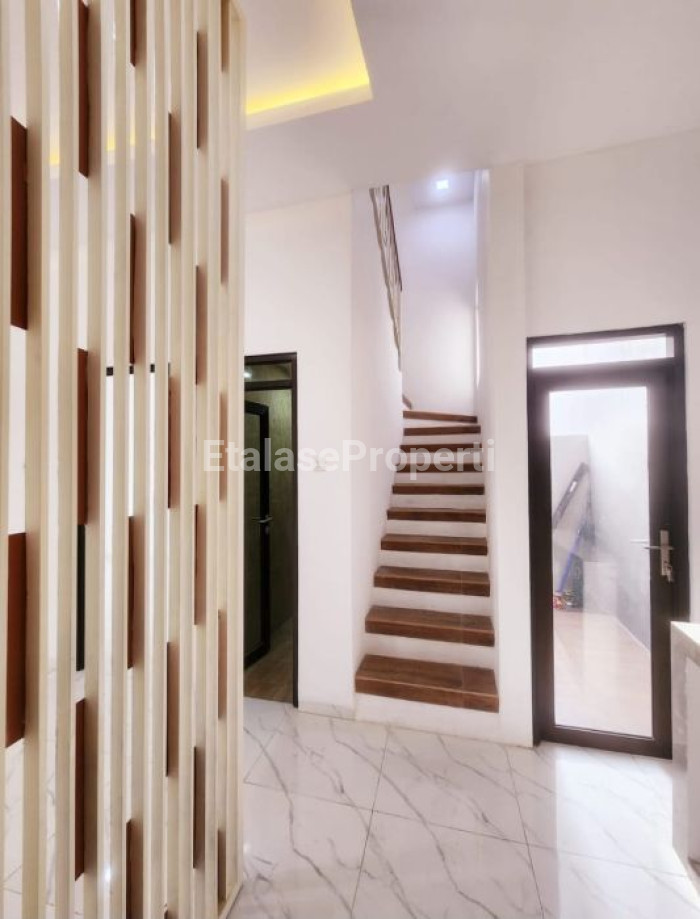 Foto properti Rumah Baru 2 Lantai Di Lontar Dekat Graha Natura Dan Pakuwon Mall 3