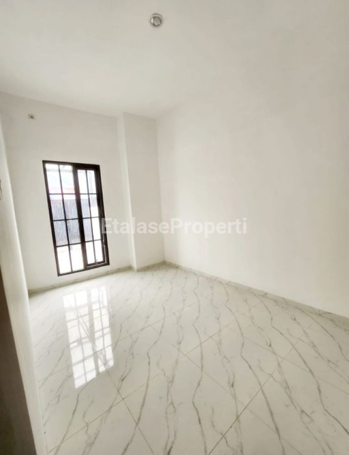 Foto properti Rumah Baru 2 Lantai Di Lontar Dekat Graha Natura Dan Pakuwon Mall 5