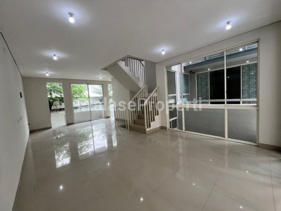 Foto properti Jual Rugi, Rumah Full Renovasi 3 Lantai Di Wisata Bukit Mas Notredame 4