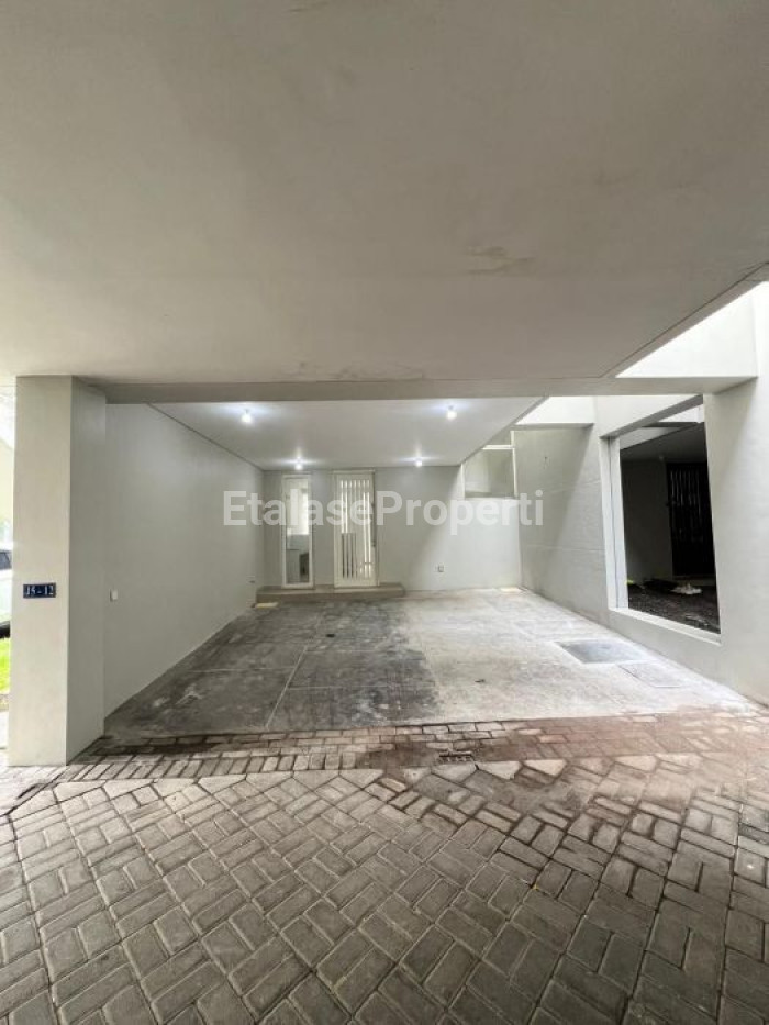 Foto properti Jual Rugi, Rumah Full Renovasi 3 Lantai Di Wisata Bukit Mas Notredame 7