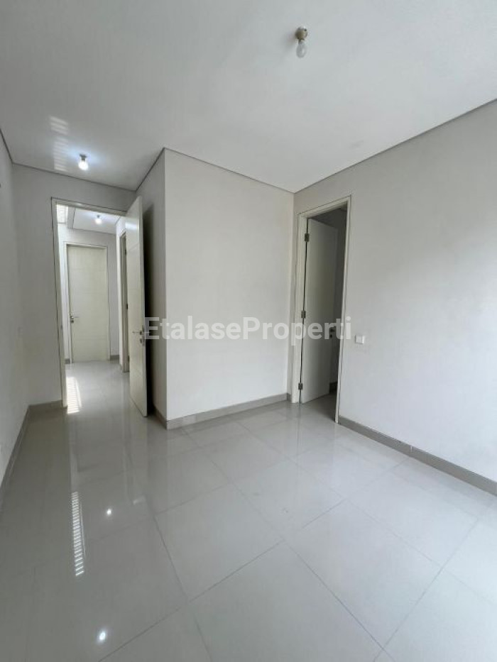 Foto properti Jual Rugi, Rumah Full Renovasi 3 Lantai Di Wisata Bukit Mas Notredame 8