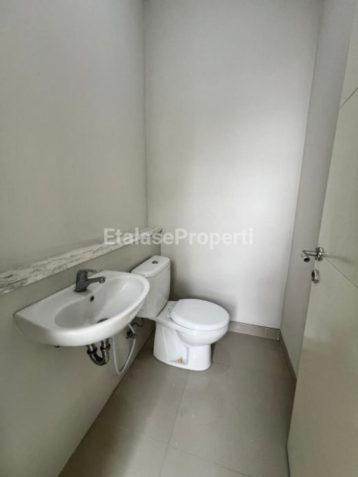 Foto properti Jual Rugi, Rumah Full Renovasi 3 Lantai Di Wisata Bukit Mas Notredame 10