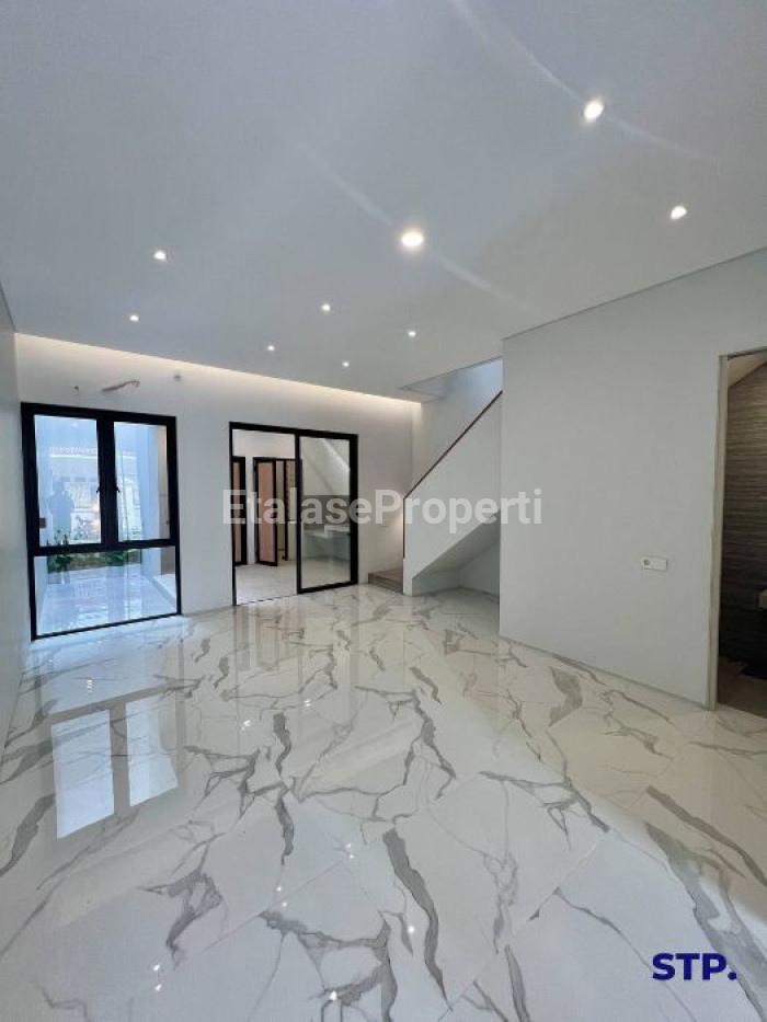 Foto properti Sisa 1 Unit, Rumah Baru 2 Lantai Di Rungkut Mapan Finishing Top Grade 4