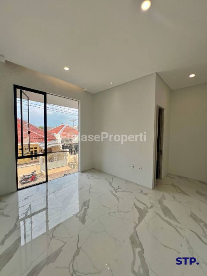 Foto properti Sisa 1 Unit, Rumah Baru 2 Lantai Di Rungkut Mapan Finishing Top Grade 9