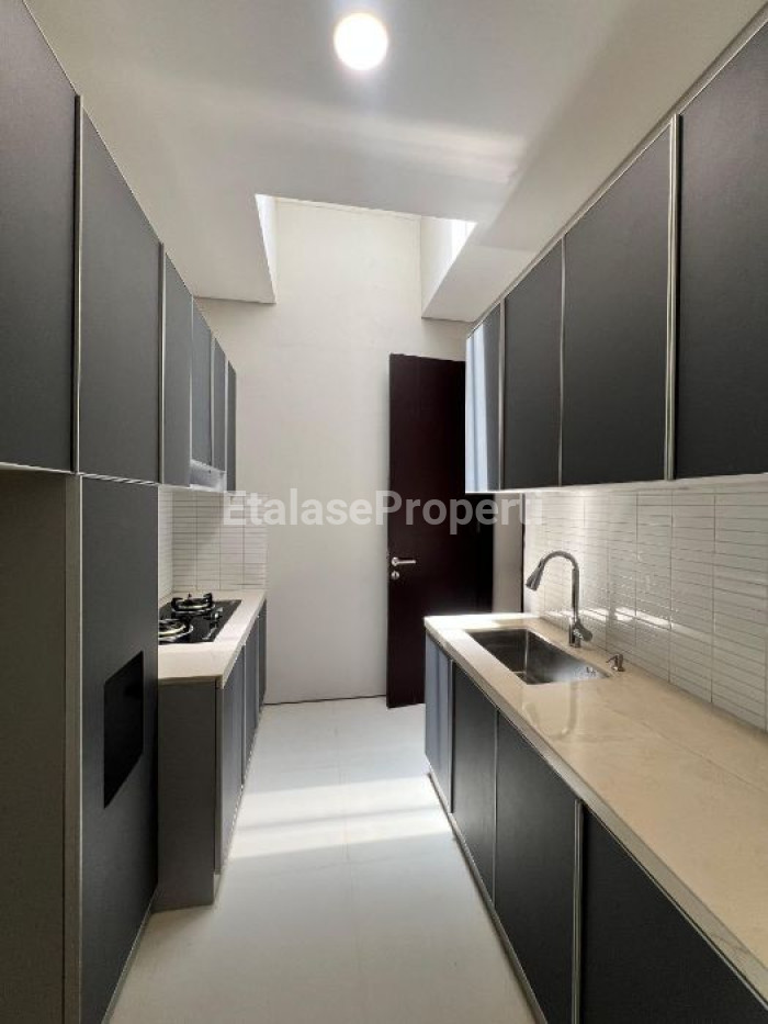 Foto properti Rumah Baru Semi Furnished Di Dian Istana Cluster Moca Vrbana 3