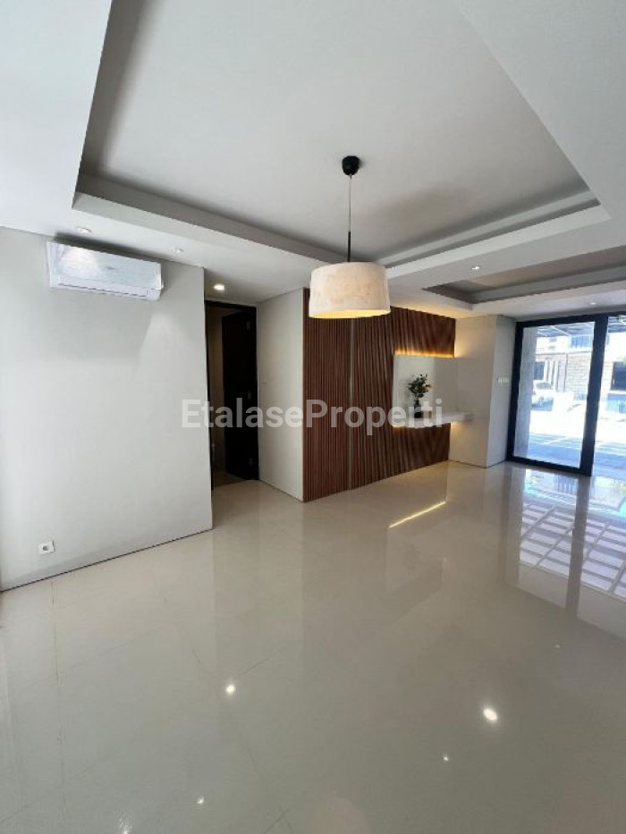 Foto properti Rumah Baru Semi Furnished Di Dian Istana Cluster Moca Vrbana 4