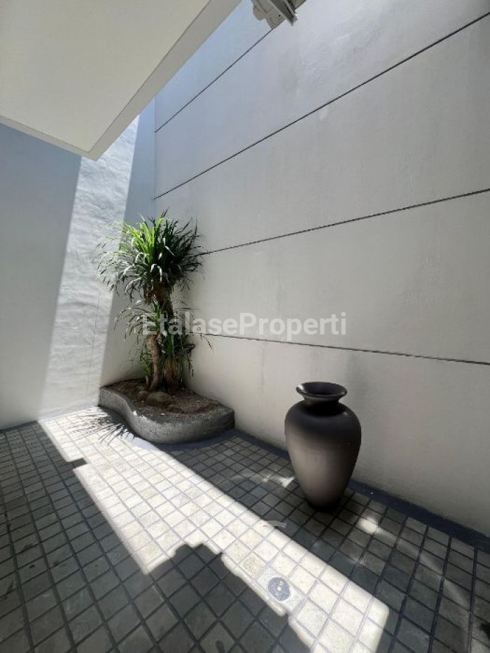 Foto properti Rumah Baru Semi Furnished Di Dian Istana Cluster Moca Vrbana 6