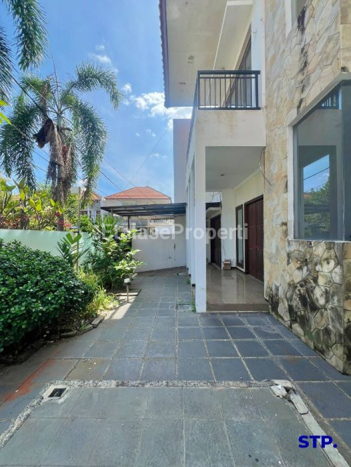 Foto properti Lebar 12 Meter, Rumah Perlu Renovasi Di Galaxi Bumi Permai Araya Tahap 2 2