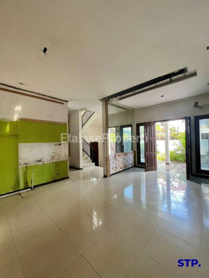 Foto properti Lebar 12 Meter, Rumah Perlu Renovasi Di Galaxi Bumi Permai Araya Tahap 2 4