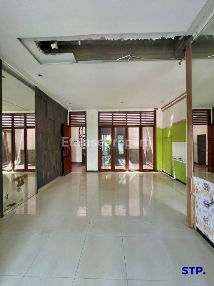 Foto properti Lebar 12 Meter, Rumah Perlu Renovasi Di Galaxi Bumi Permai Araya Tahap 2 5